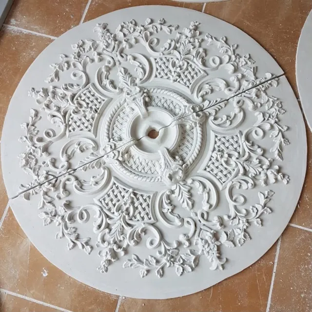 Rosace à motifs de feuillages - réalisation Amarildo TELO